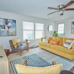 Sand and Surf Cottage - 60 yards to Lake Erie!